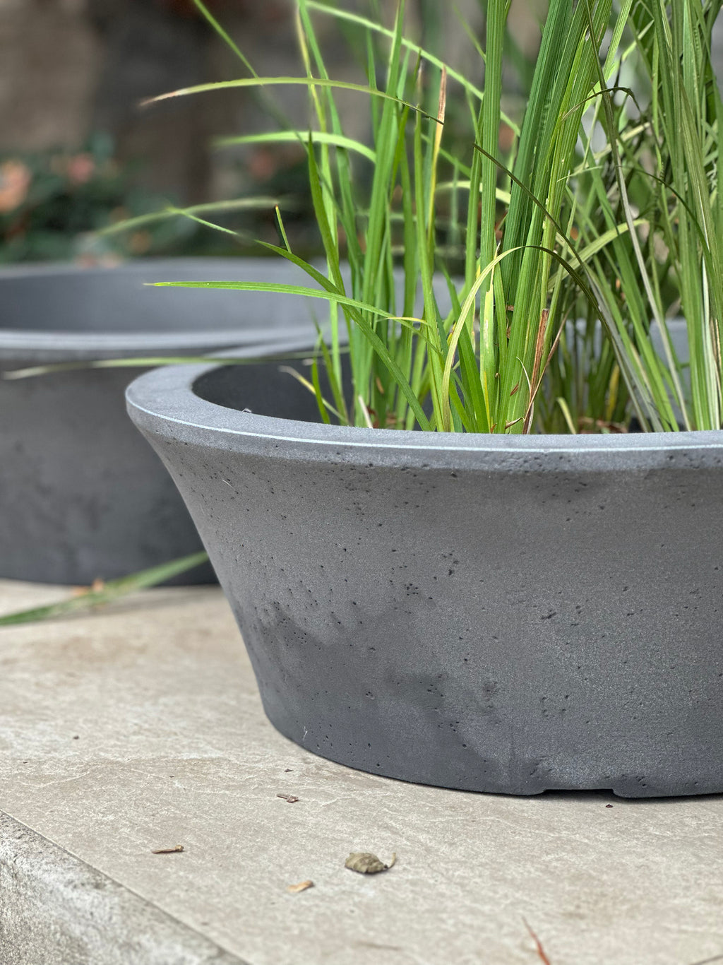 Macetero Bowl de polietileno color tono pizarra – Viet Pottery